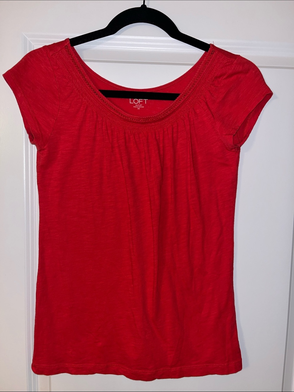 LOFT Vivid/Bright Red Short Sleeve Scoop Neck Tee (Size XS)